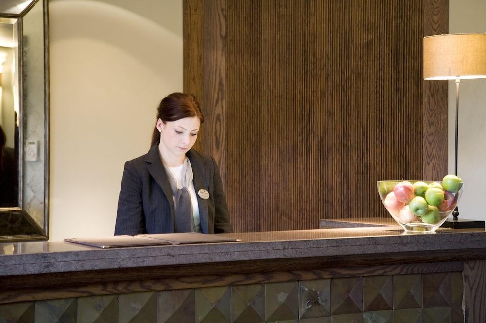 Western House Hotel At Ayr Racecourse エクステリア 写真